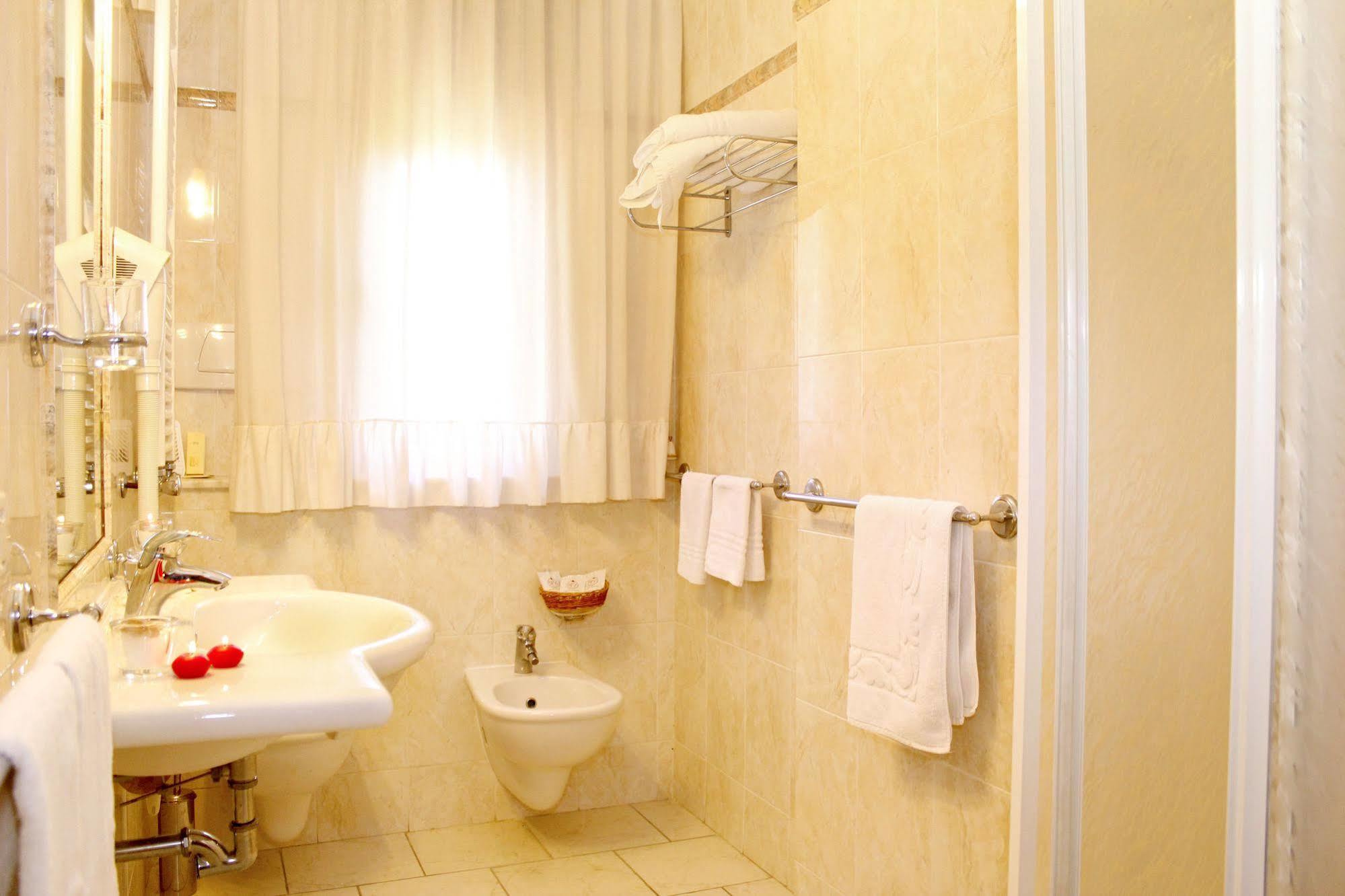 Hotel Ariston Marina di Grosseto Exterior foto