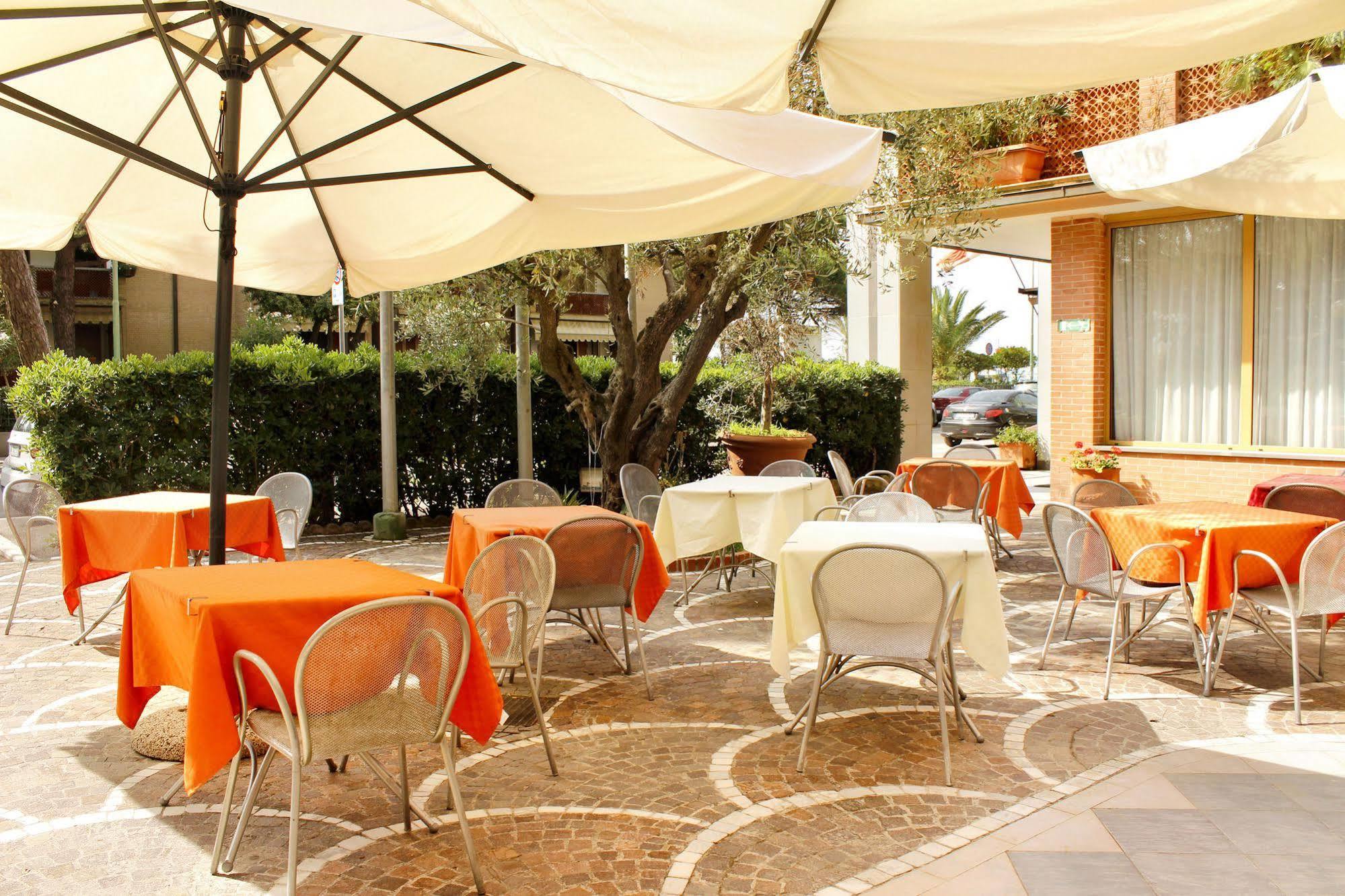 Hotel Ariston Marina di Grosseto Exterior foto